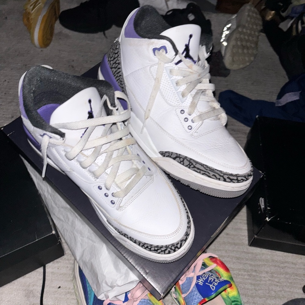 Jordan Sneakers - Picture 4 of 6